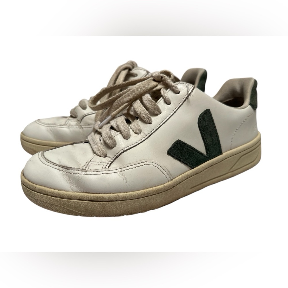 Veja V-12 White Leather Low Sneaker